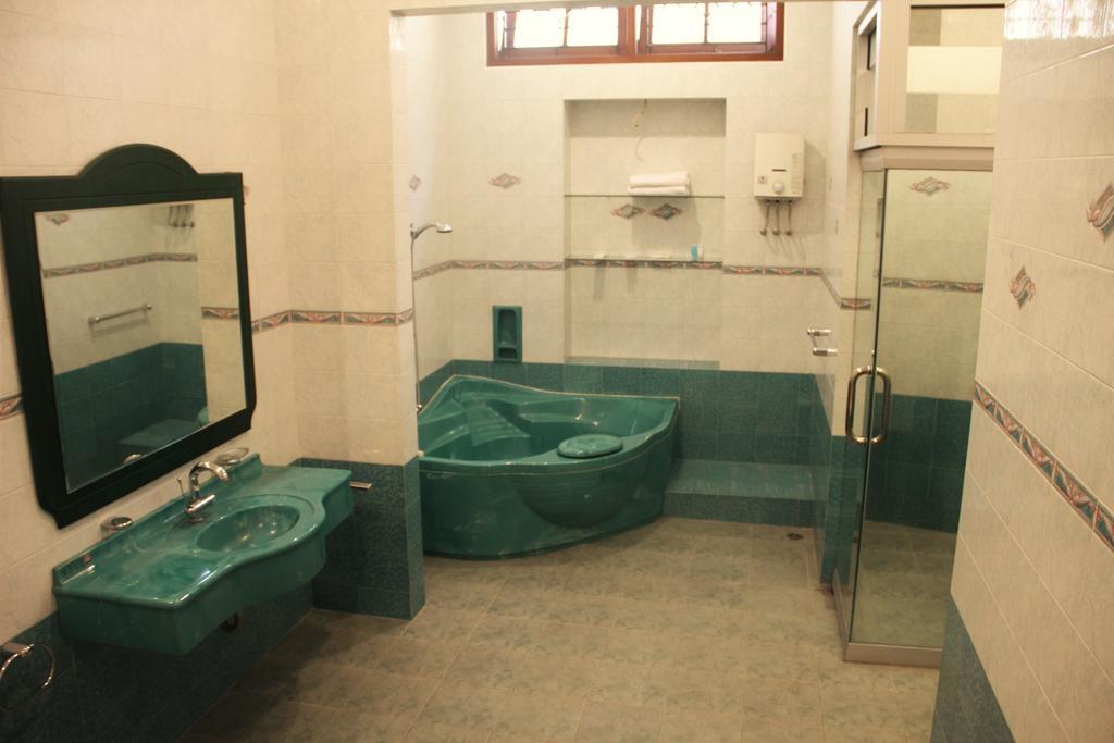 Alsalam Syariah Guesthouse Solo Dış mekan fotoğraf