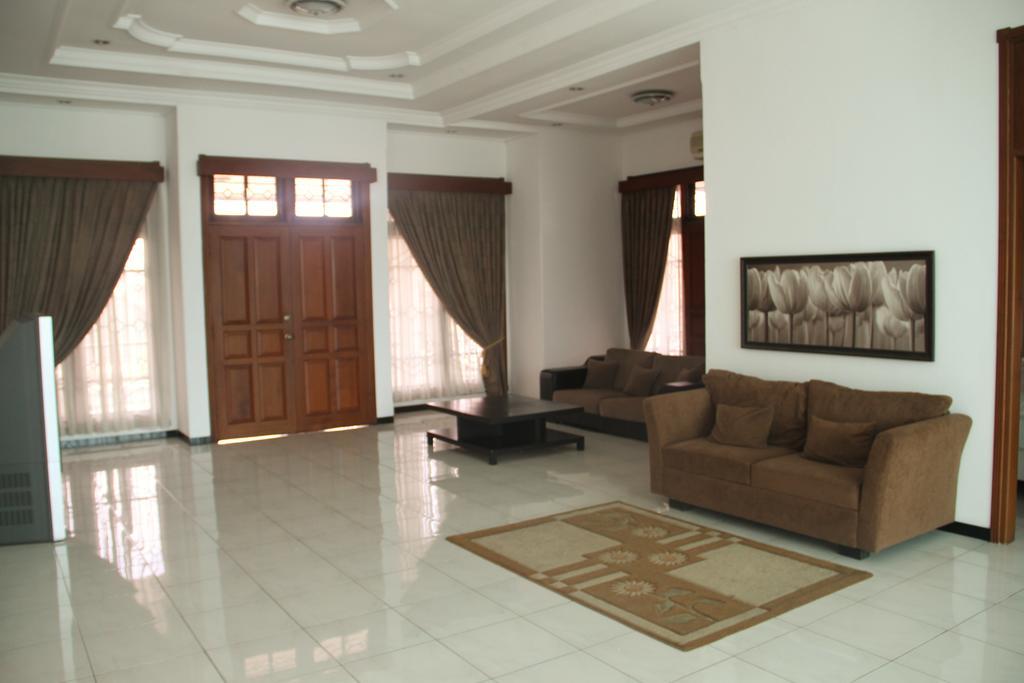 Alsalam Syariah Guesthouse Solo Dış mekan fotoğraf